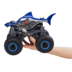 Revell - 24558 RC Monster Truck Big Shark - Revell Control -Spielzeugladen 221269 4009803245584 revell controll rc monster truck big shark 04
