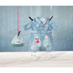 Zapf Creation BABY Born - Deluxe Jeans Overall - 43 Cm -Spielzeugladen 241654 4001167832592 zapf baby born deluxe jeans overall 02
